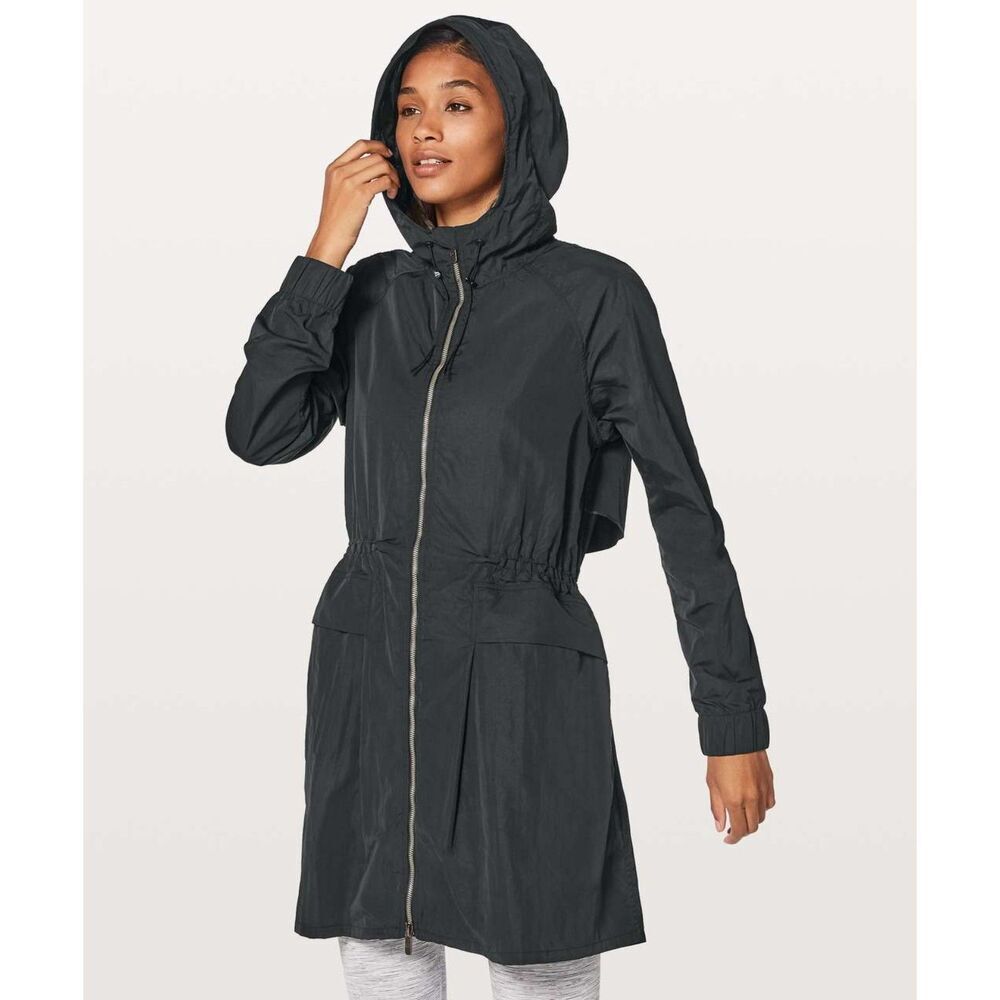 Lululemon Pack & Glyde Jacket black women's size 6 water resistant